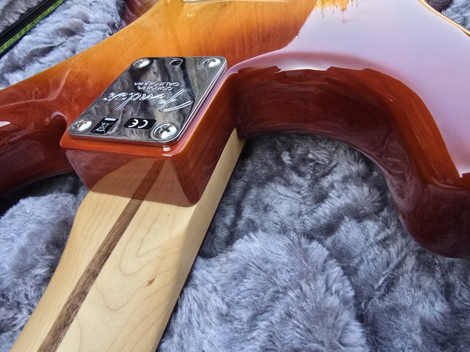 Vendo/cambio Fender stratocaster american pro Sienna sunburst de segunda mano · Foto 10 de 10 · Madrid · 1250 €