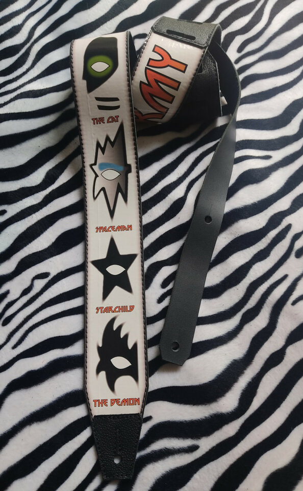 Correas cuero y vinilo diseños únicos!