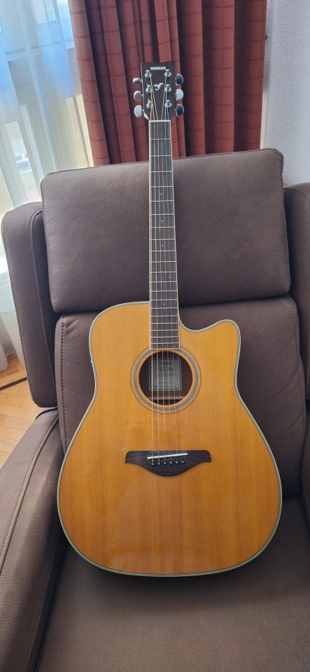 Guitarra Yamaha FGC‑TA TransAcoustic – Nueva, con funda acolchada