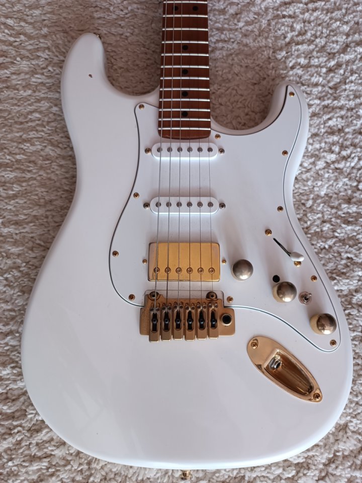 Vanz Stratocaster 10th aniversario OFERTA HASTA EL 11/7 de segunda mano · Foto 1 de 8 · Girona · 895 €