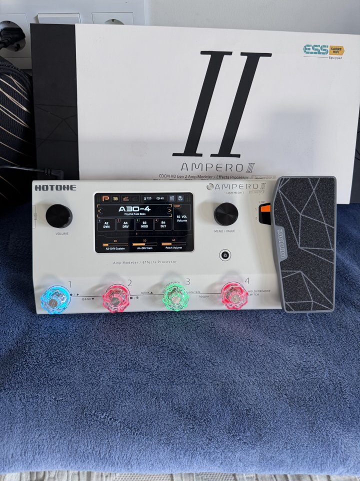 Hotone Ampero II + Pedal Expresión de segunda mano · Foto 2 de 10 · Madrid · 400 €