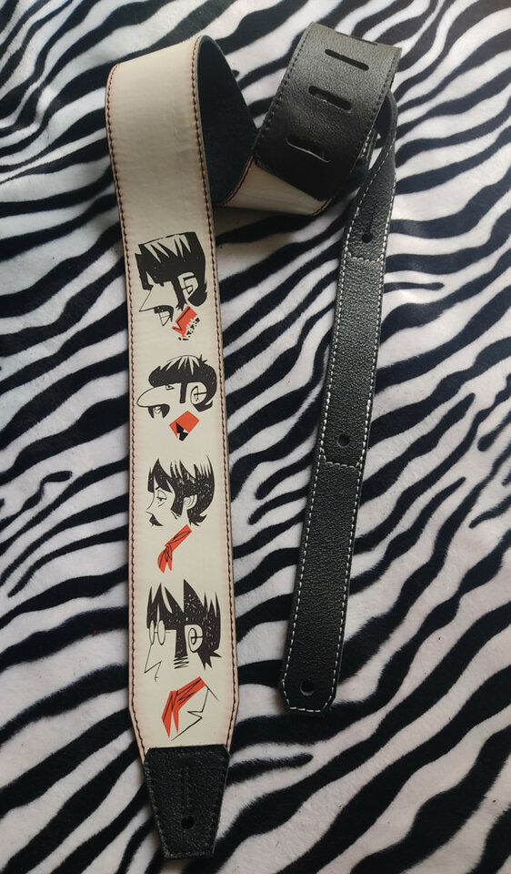 Correas cuero y vinilo diseños únicos!