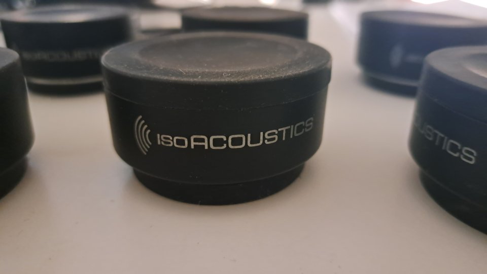 IsoAcoustics ISO-Puck Set (8 piezas) de segunda mano · Foto 1 de 2 · Zaragoza · 120 €