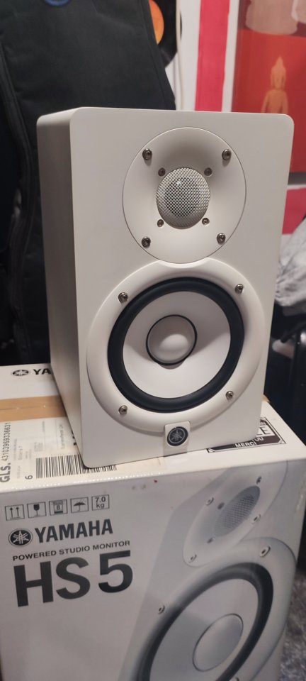 Yamaha HS5 en blanco