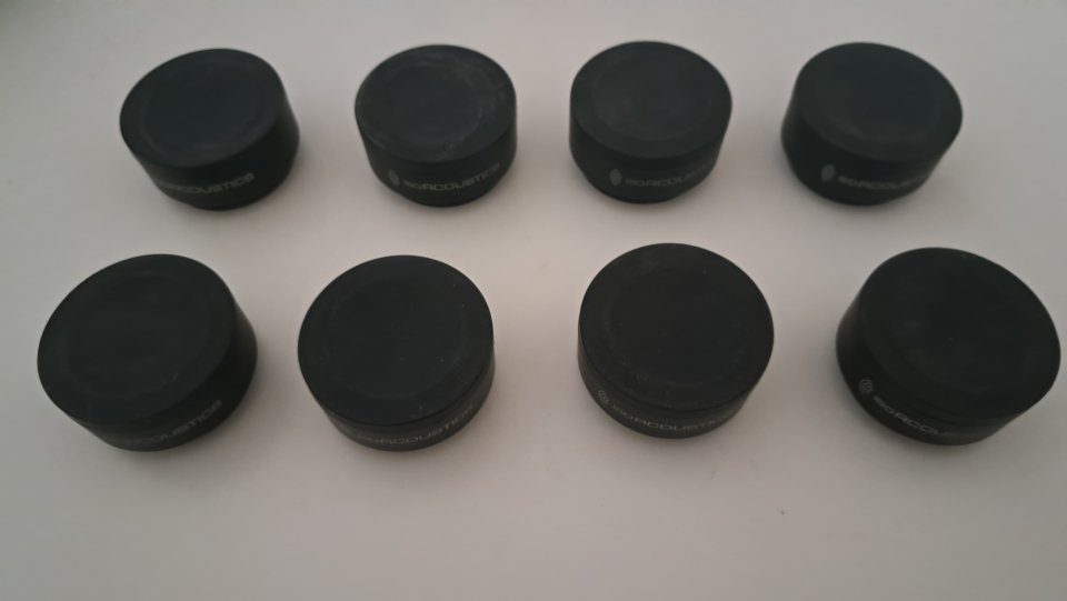IsoAcoustics ISO-Puck Set (8 piezas) de segunda mano · Foto 2 de 2 · Zaragoza · 120 €