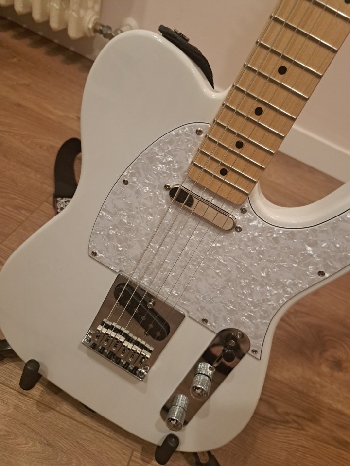 Harley Benton TE-30 (mejorada, leer) de segunda mano · Foto 1 de 2 · Madrid · 310 €