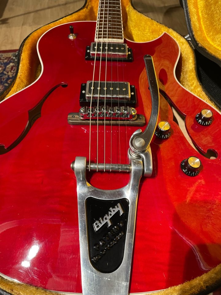 Guild Starfire III USA Corona + Lollar P90 + Bigsby de segunda mano · Foto 2 de 6 · Madrid · 2450 €