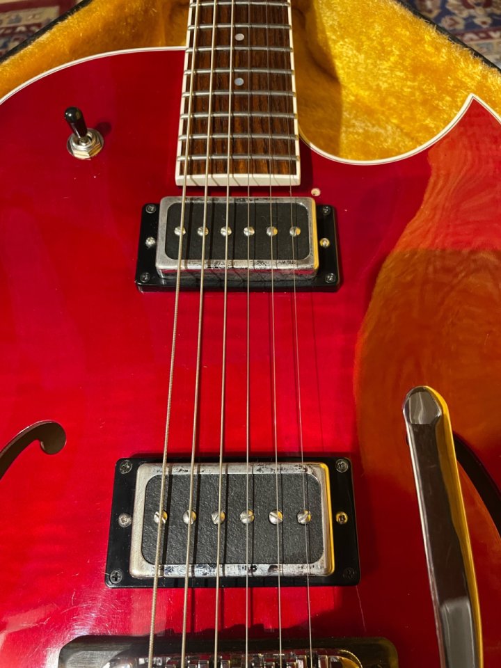 Guild Starfire III USA Corona + Lollar P90 + Bigsby de segunda mano · Foto 3 de 6 · Madrid · 2450 €