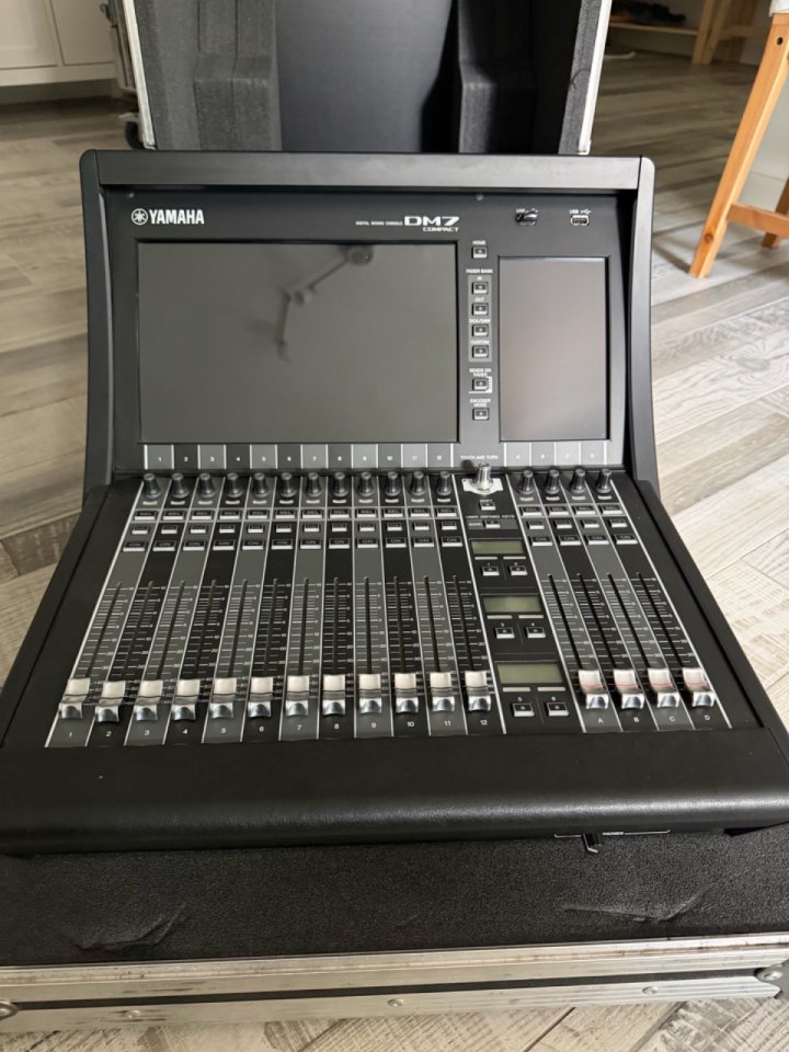 Yamaha DM7C de segunda mano · Foto 3 de 7 · Madrid · 8500 €