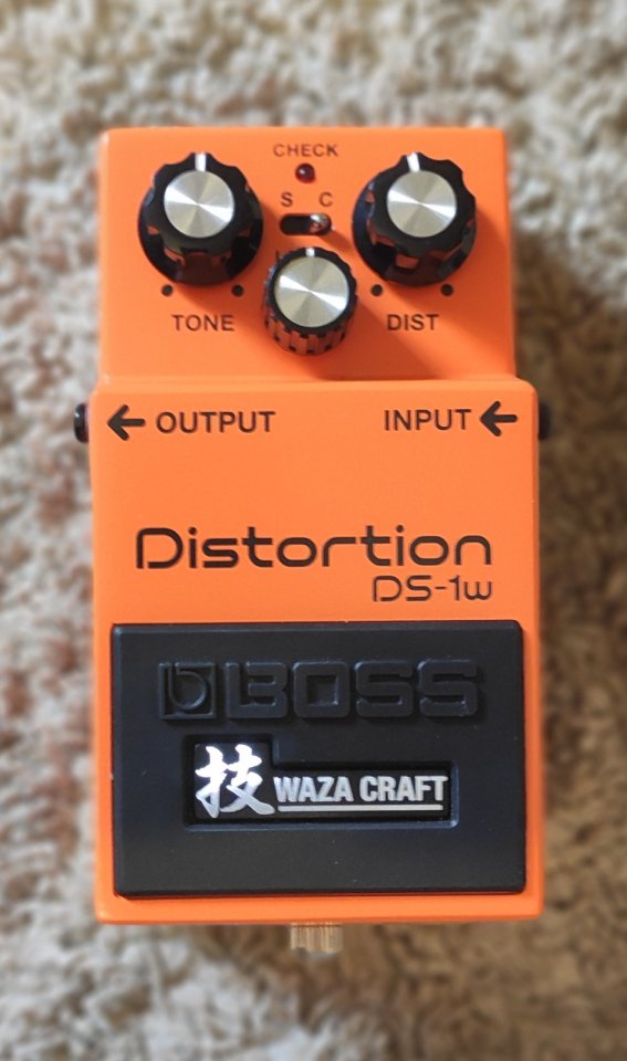 Pedal de guitarra Boss DS1W de segunda mano · Foto 1 de 7 · Sevilla · 99 €