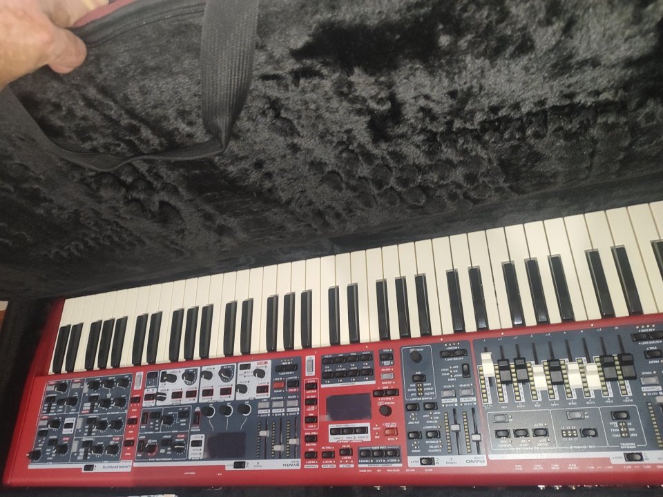 Nord estage 4 compact de segunda mano · Foto 1 de 4 · Pontevedra · 3500 €