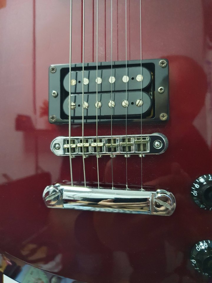 Fender Squier M-80 (2005)– Cuerpo tipo caoba – Excelente estado