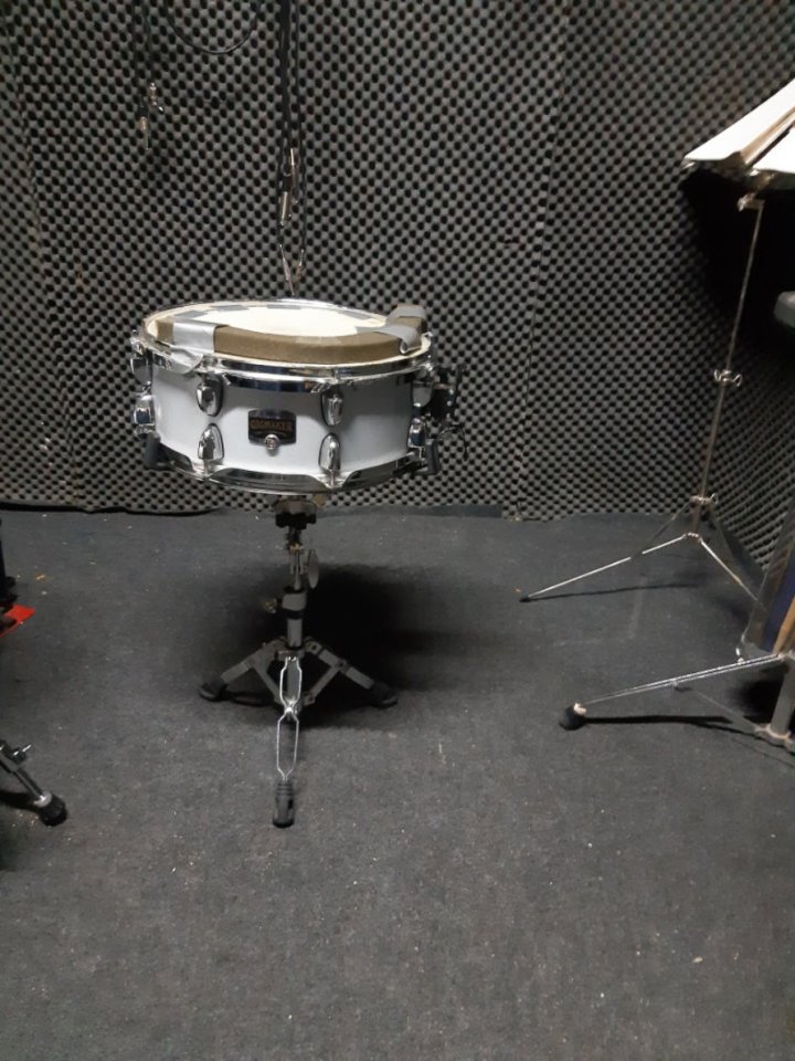 Bateria Yamaha Gigmaker completa con platos y doble pedal bombo