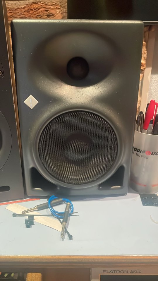 Neumann KH120