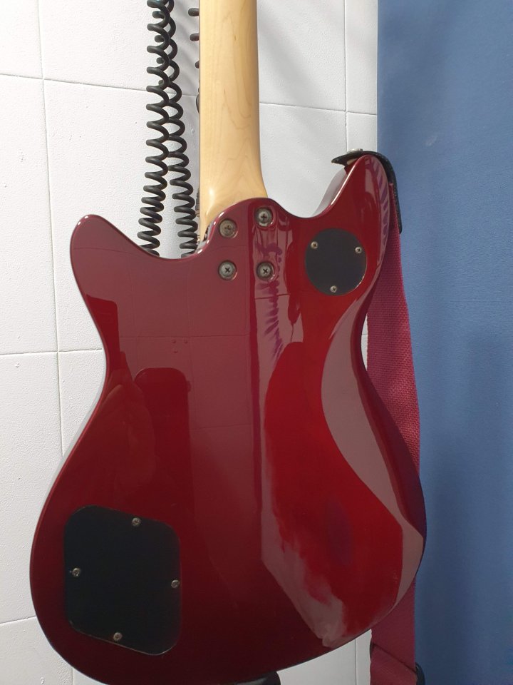 Fender Squier M-80 (2005)– Cuerpo tipo caoba – Excelente estado