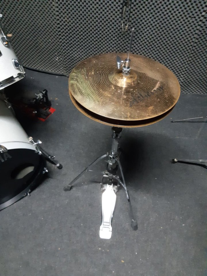 Bateria Yamaha Gigmaker completa con platos y doble pedal bombo