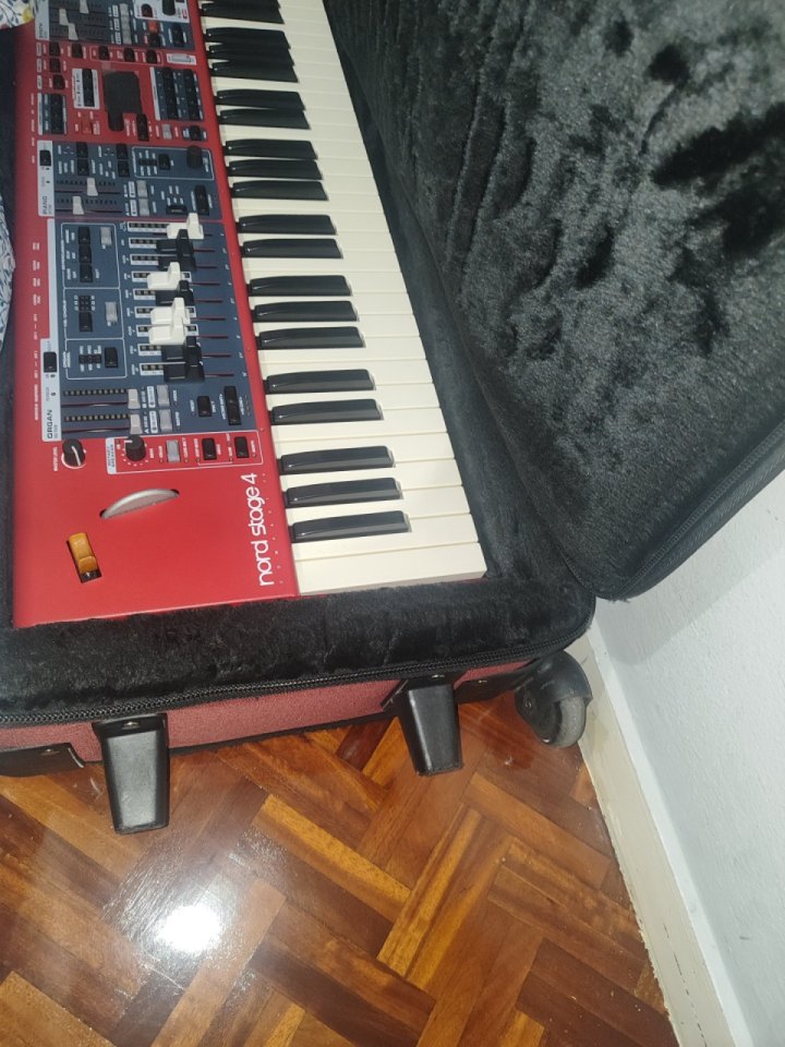 Nord estage 4 compact de segunda mano · Foto 4 de 4 · Pontevedra · 3500 €