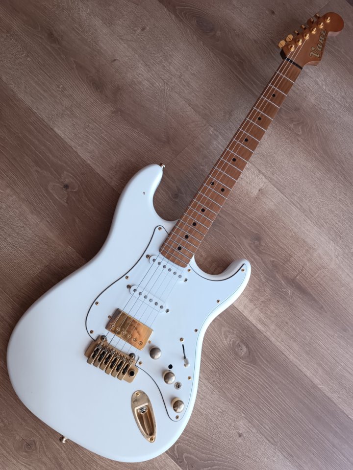 Vanz Stratocaster 10th aniversario OFERTA HASTA EL 11/7 de segunda mano · Foto 2 de 8 · Girona · 895 €