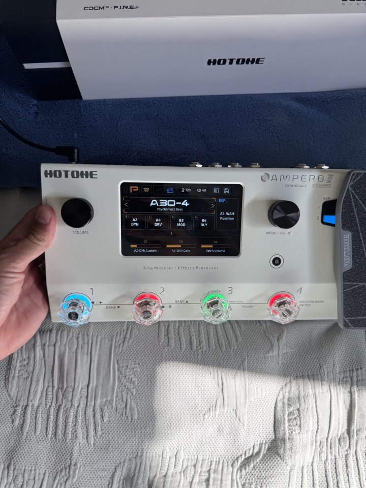 Hotone Ampero II + Pedal Expresión de segunda mano · Foto 3 de 10 · Madrid · 400 €