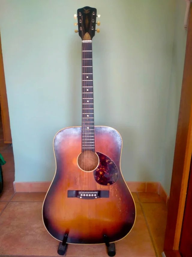 Guitarra Framus The Hawk años 60 de segunda mano · Foto 1 de 10 · Valencia · 100 €