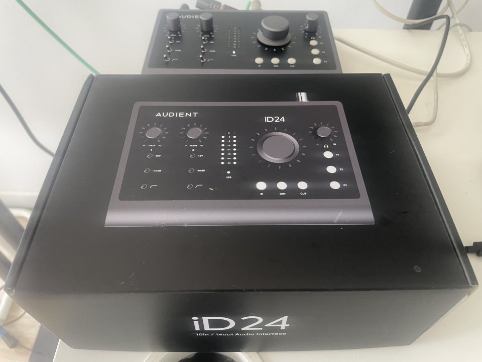 Audient id24 de segunda mano · Foto 2 de 4 · Valencia · 205 €