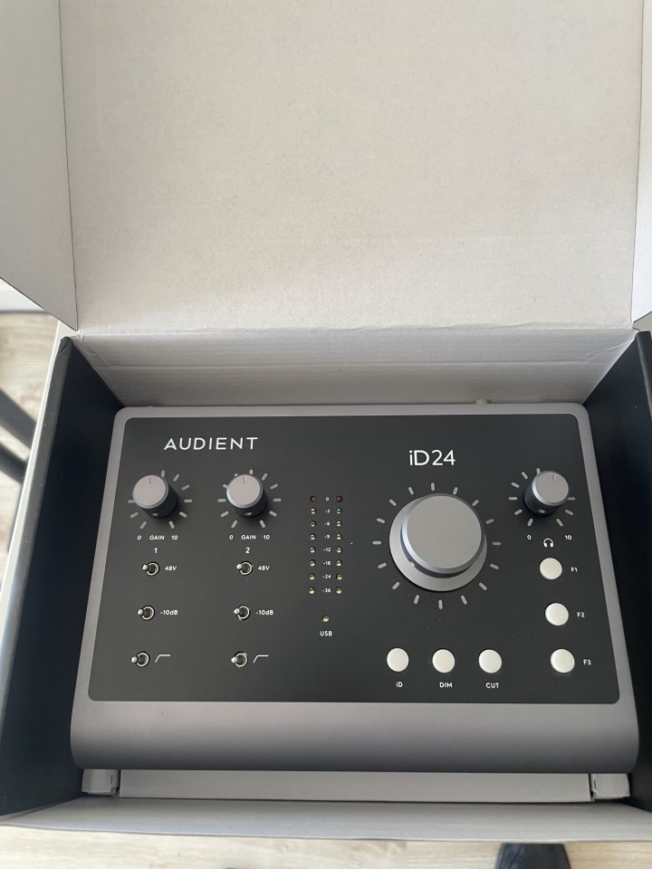 Audient id24 de segunda mano · Foto 3 de 4 · Valencia · 205 €
