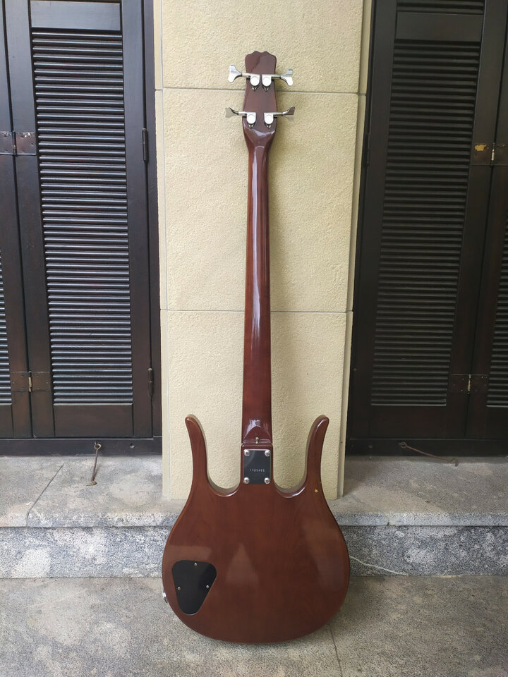 Hondo II Professional Longhorn (tipo Danelectro). Nogal.