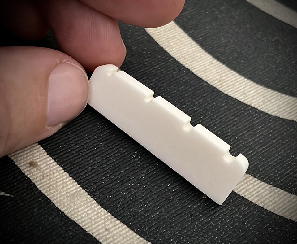 Cejuela de hueso para bajo Rickenbacker 4003 o 4004