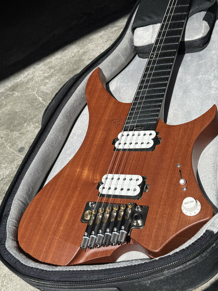GOC Illumina modern Tremolo 6 strings