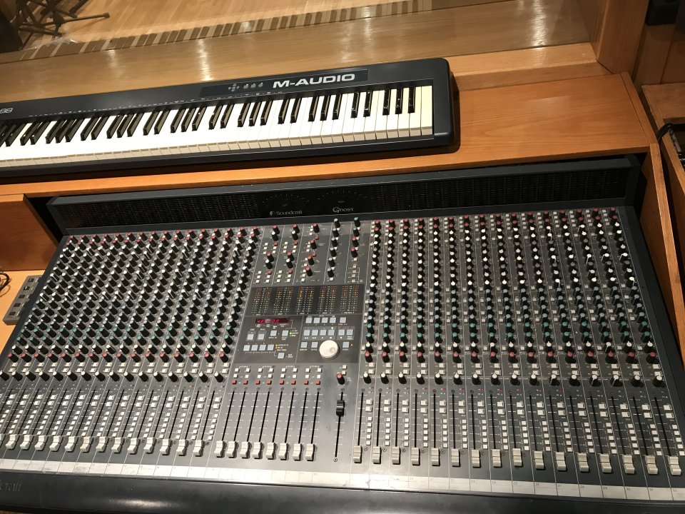 Mesa de Mezclas Soundcraft Ghost de 32 Canales