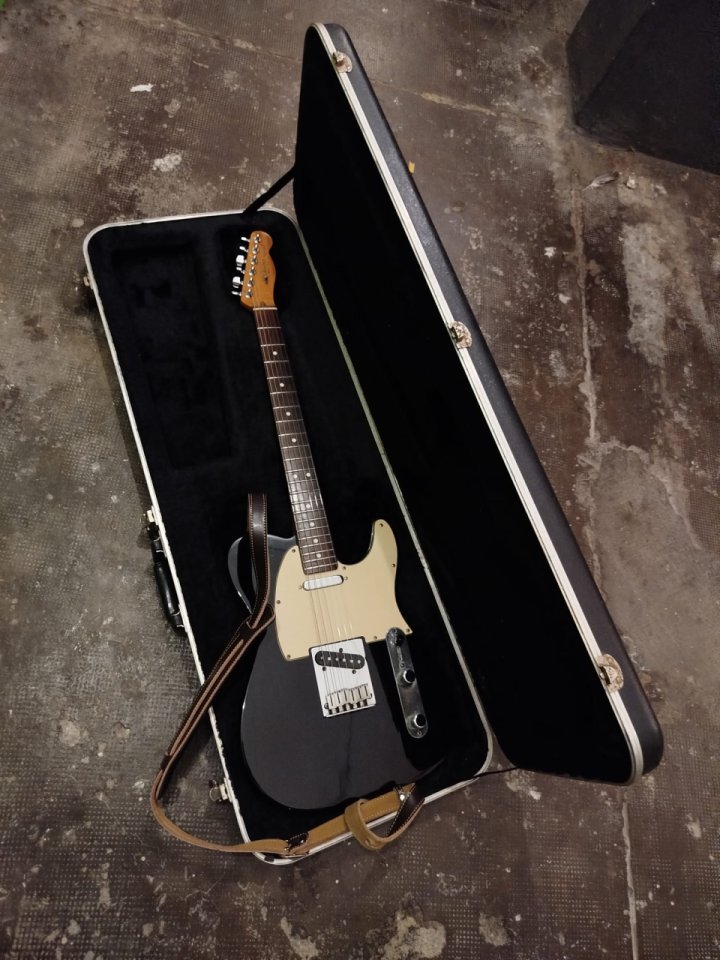 Fender American Standard Telecaster USA 1988 Black + Estuche de segunda mano · Foto 10 de 10 · Barcelona · 1850 €