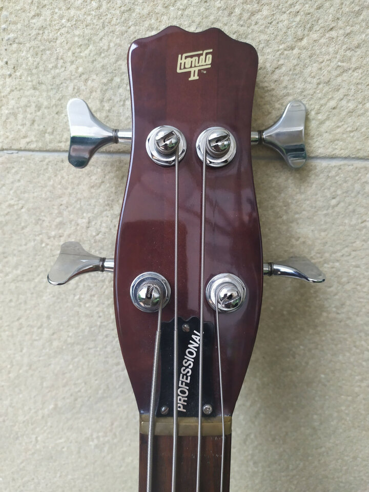 Hondo II Professional Longhorn (tipo Danelectro). Nogal.