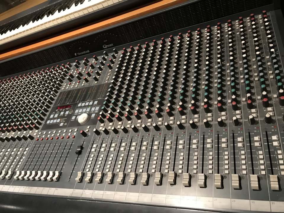 Mesa de Mezclas Soundcraft Ghost de 32 Canales