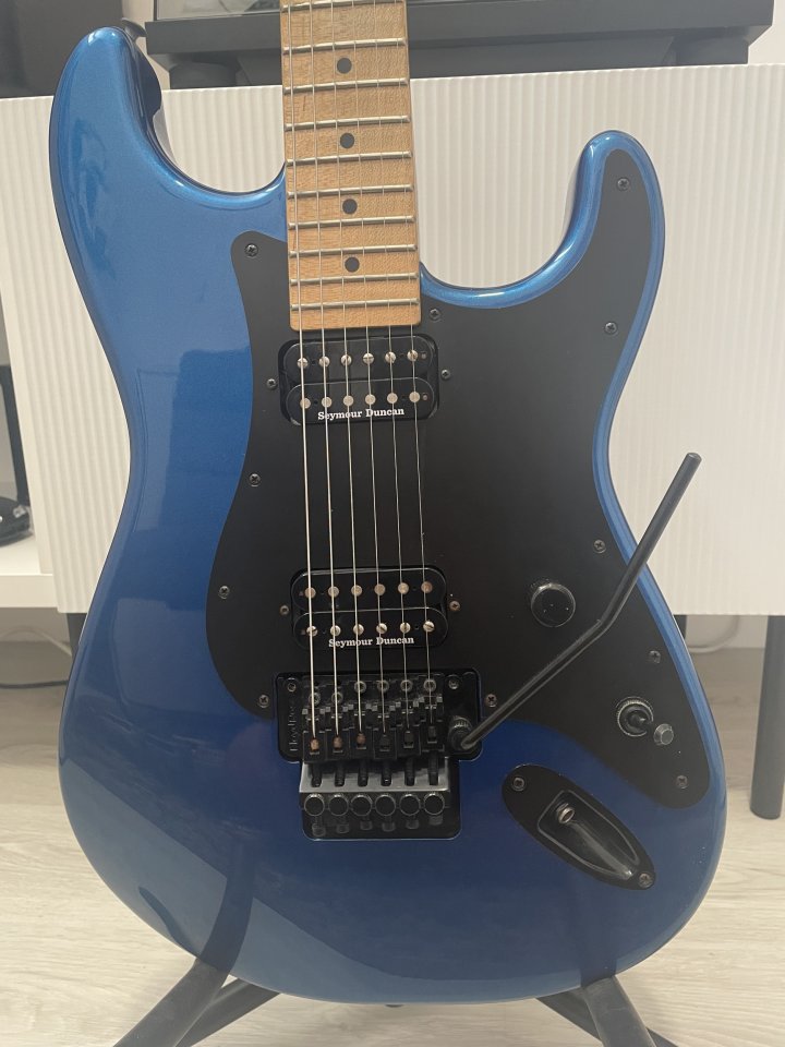 Charvel So-Cal Style 1 HH Candy Apple Blue de segunda mano · Foto 2 de 10 · Madrid · 625 €