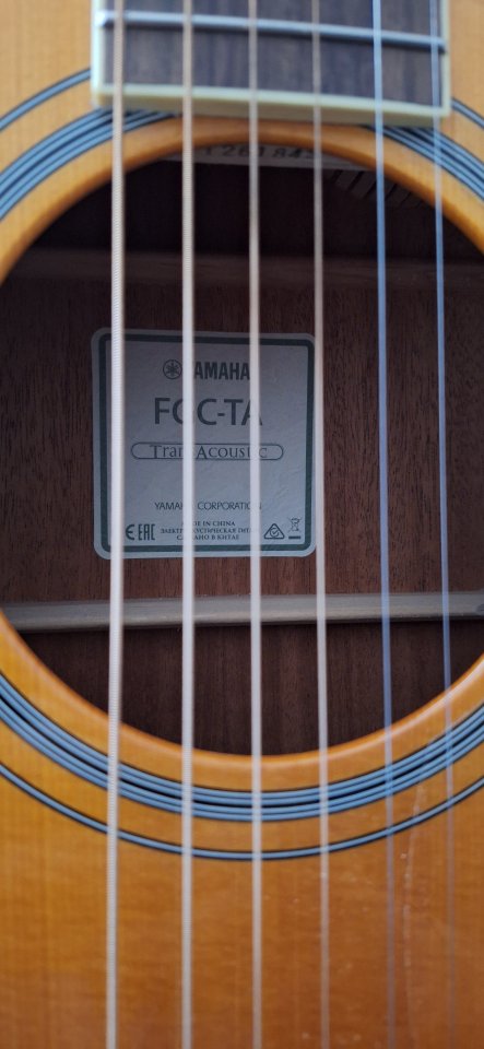Guitarra Yamaha FGC‑TA TransAcoustic – Nueva, con funda acolchada