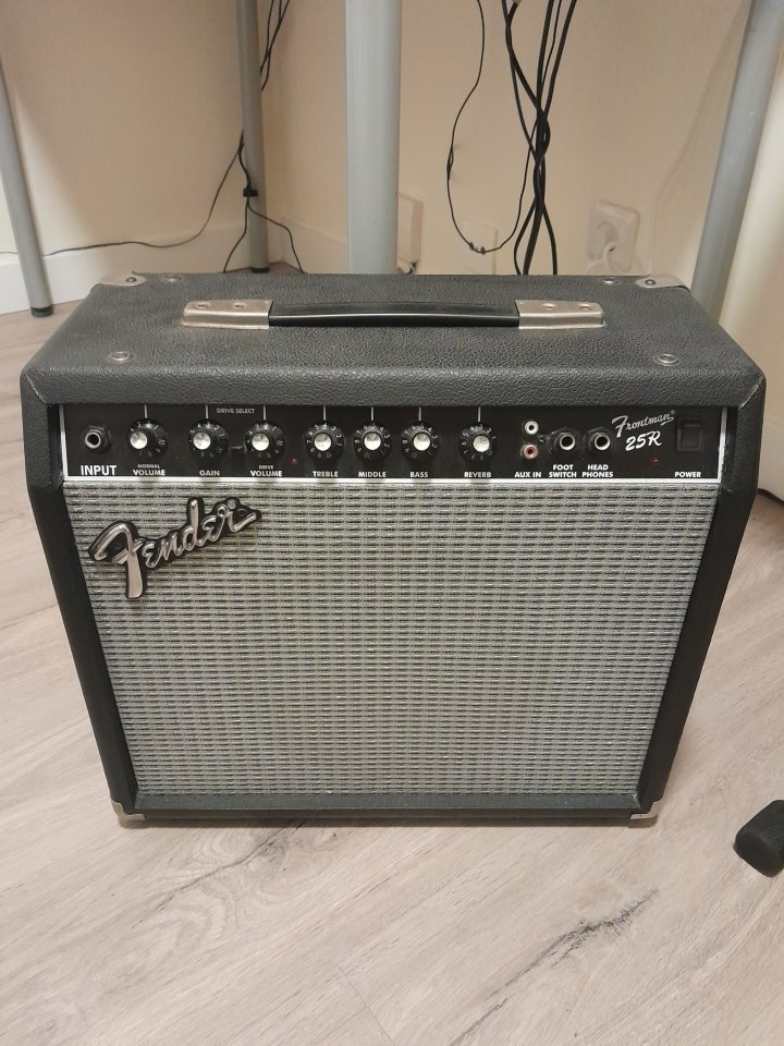 Fender Frontman 25R