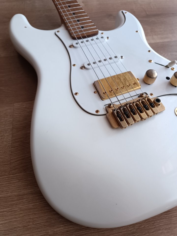 Vanz Stratocaster 10th aniversario OFERTA HASTA EL 11/7 de segunda mano · Foto 3 de 8 · Girona · 895 €