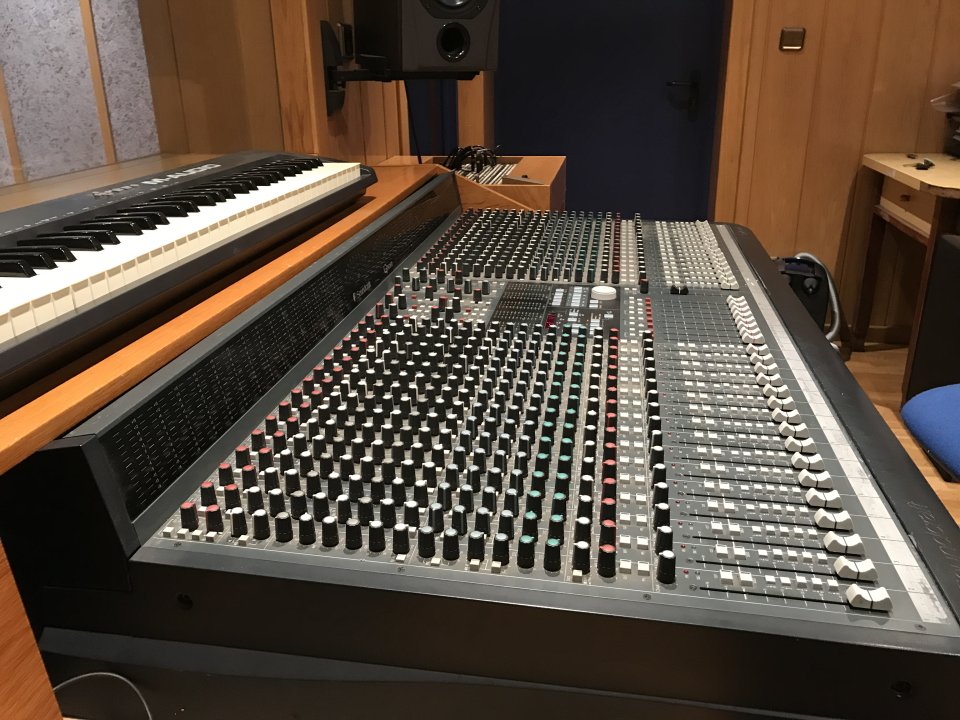 Mesa de Mezclas Soundcraft Ghost de 32 Canales