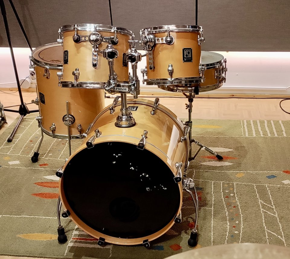 Bateria Sonor Sclass + fundas rígidas de segunda mano · Foto 1 de 10 · Barcelona · 1030 €