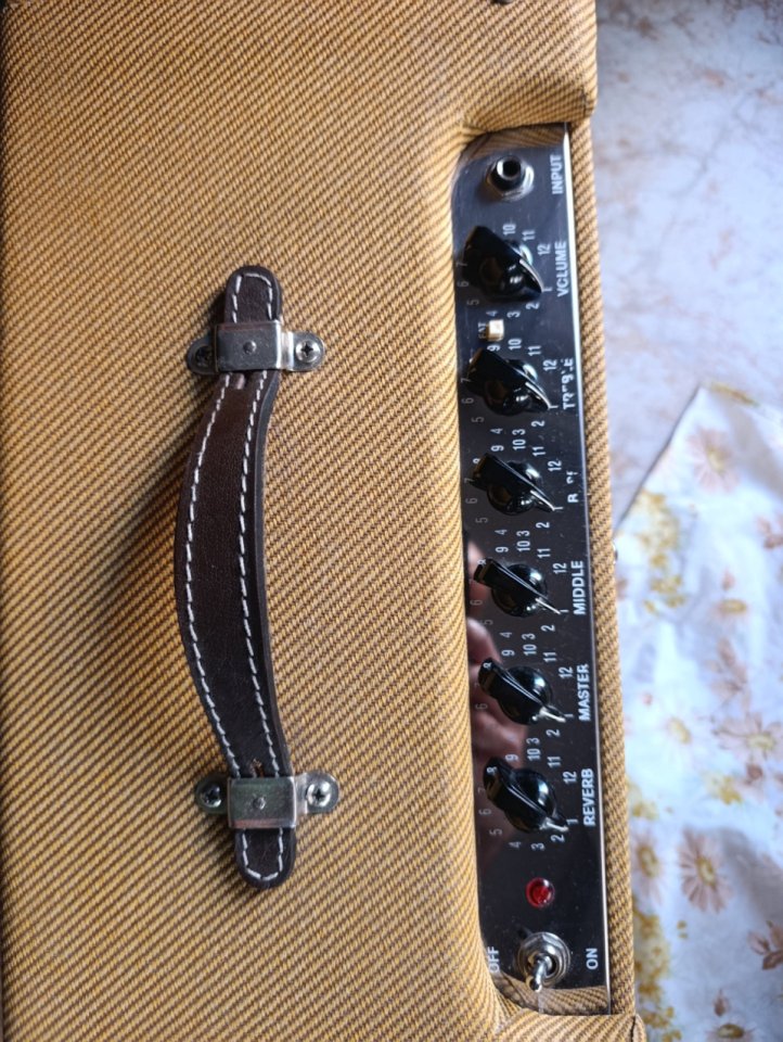 Fender Blues Junior Lacquered Tweed LTD de segunda mano · Foto 1 de 10 · Badajoz · 575 €