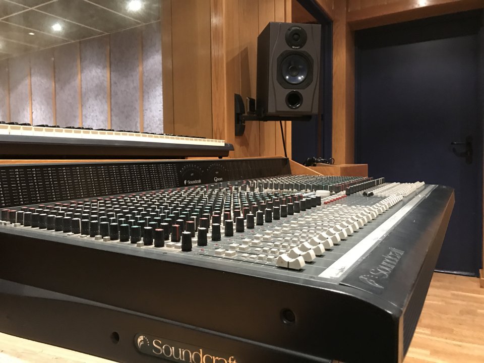 Mesa de Mezclas Soundcraft Ghost de 32 Canales