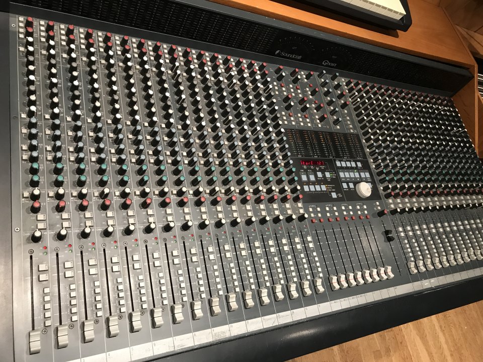 Mesa de Mezclas Soundcraft Ghost de 32 Canales