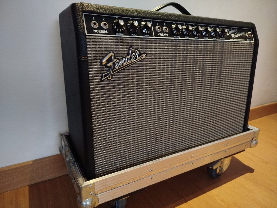 Fender Deluxe Reverb '65 de segunda mano · Foto 1 de 4 · Madrid · 2000 €