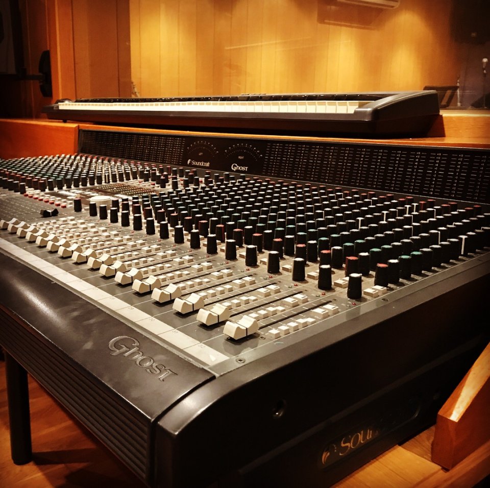 Mesa de Mezclas Soundcraft Ghost de 32 Canales