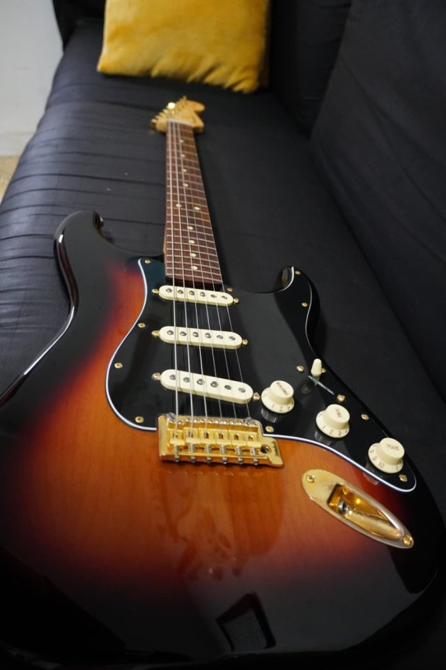 Fender Stratocaster Player Edición Limitada con FAT50