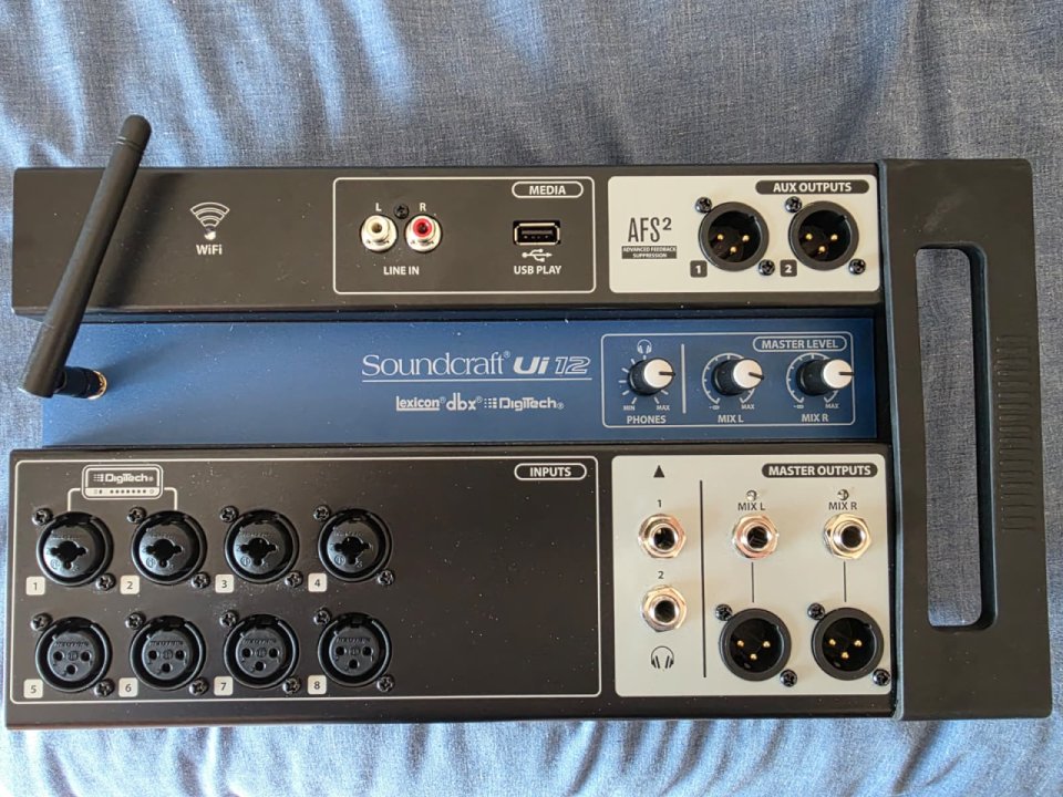 mesa de mezclas souncgaf ui12 de segunda mano · Foto 1 de 5 · Zaragoza · 200 €