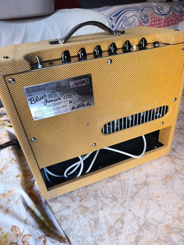 Fender Blues Junior Lacquered Tweed LTD de segunda mano · Foto 5 de 10 · Badajoz · 575 €