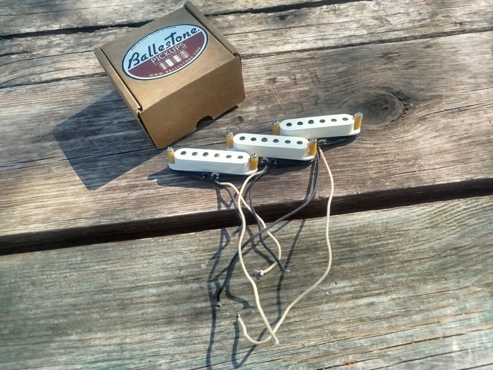 Pastillas Ballestone Stratocaster de segunda mano · Foto 1 de 10 · Albacete · 350 €