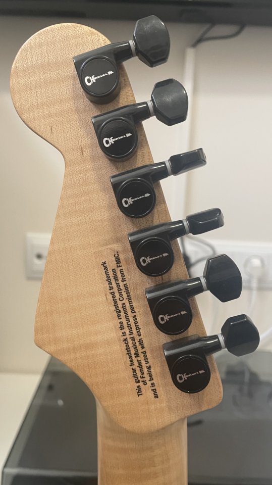 Charvel So-Cal Style 1 HH Candy Apple Blue de segunda mano · Foto 8 de 10 · Madrid · 625 €