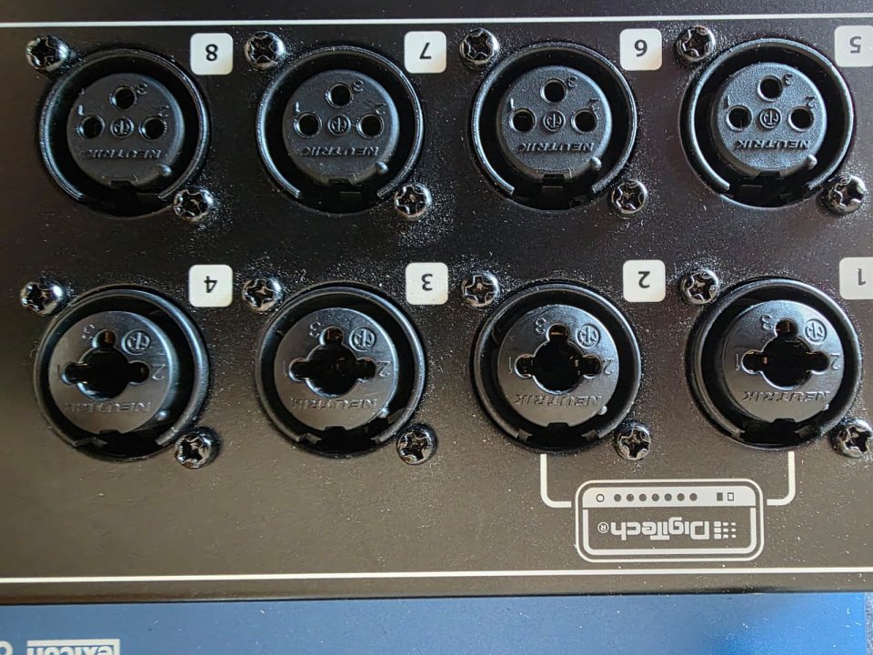mesa de mezclas souncgaf ui12 de segunda mano · Foto 2 de 5 · Zaragoza · 200 €